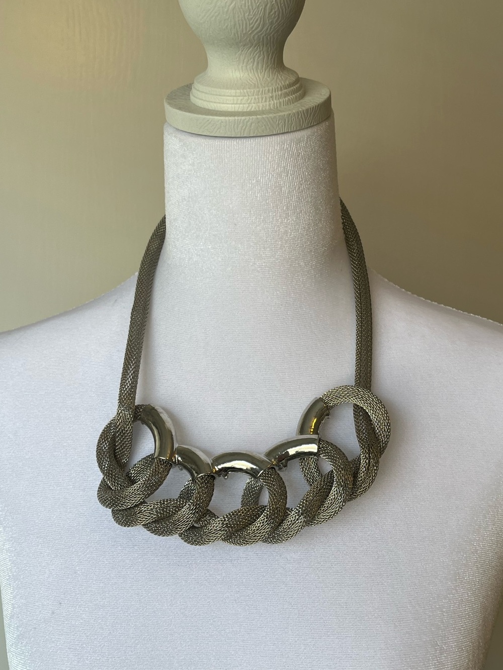 Silver Tone Circle Chunky Interlocking Ring Necklace 20”